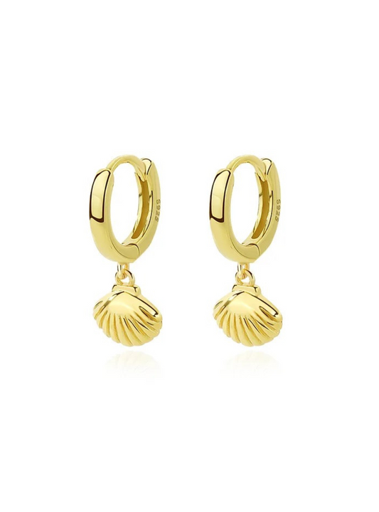 Shop freshwater pearl jewellery, pearl necklace, pearl earrings, pearl bracelets, gold accessories, gold jewellery, seashell hoop earring. on trend jewellery for women